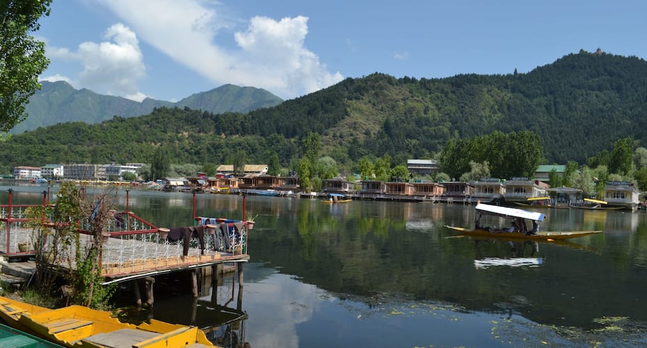 Young Hollywood House Boat, Srinagar 4